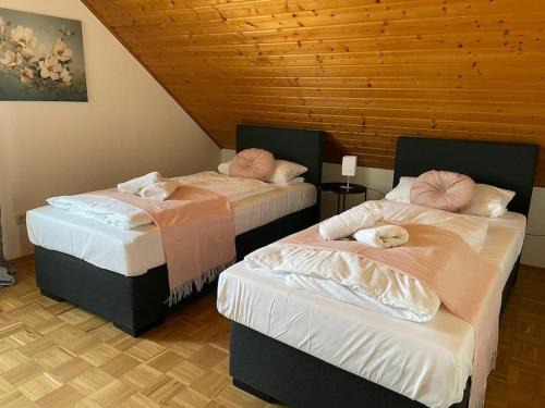 Hofheim in Unterfranken Apartment | Appartio - Ferienwohnung "Dorfblick" Dachgeschoss - 6 Personen - Netflix - Waschmaschine