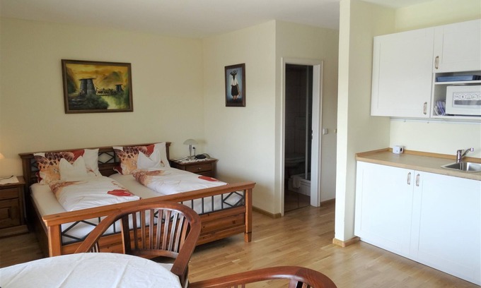 Bad Krozingen Apartment | Appartment 4, 1 Wohn-/Schlafzimmer, großer Balkon, Pantryküche, max. 2 Personen