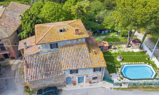 Panicale Apartment | Appartment With Pool And Garden, Panicale, Italy