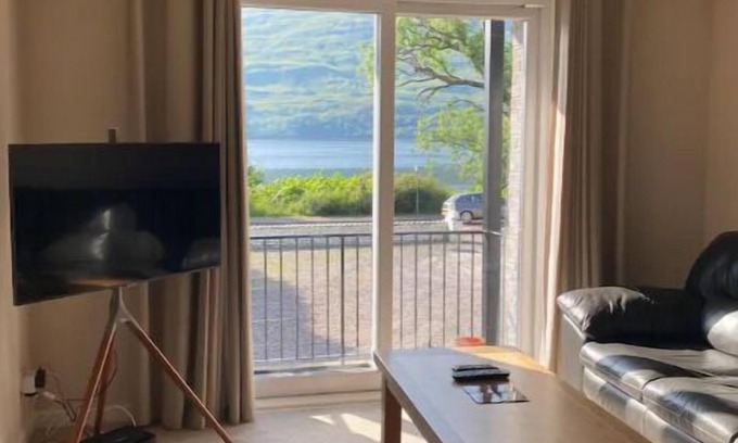 Fort William Apartment | Appin, Beautiful Lochside Apartment with Balcony