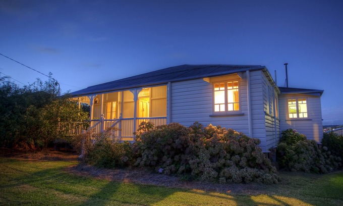 Stanthorpe House | Apple Blossom Cottage
