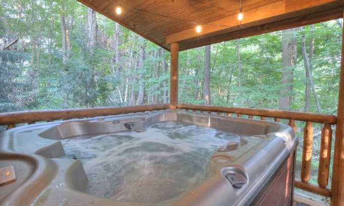 Millersburg Cabin | Apple Blossom - Secluded Cabin Getaway with Hot Tub, Kitchen, and Fireplace