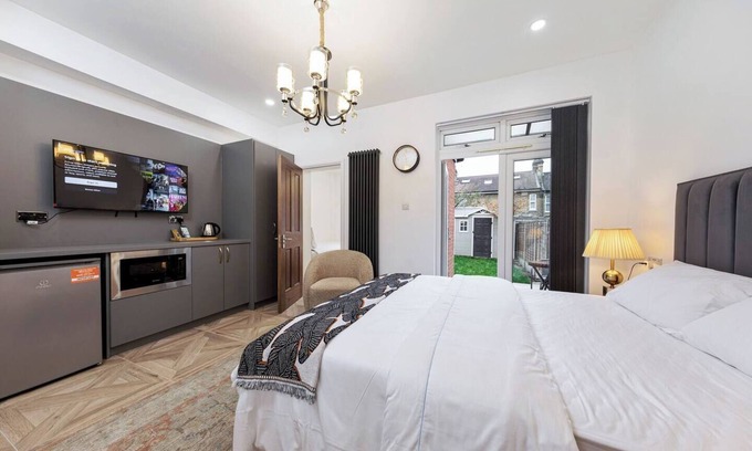 Valentines Apartment | Apple Tree House London 2