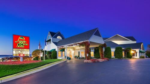 Petoskey Hotel | Apple Tree Inn; SureStay Collection by Best Western