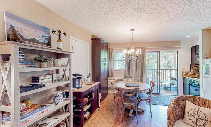 Lake Lure Hotel | Apple Valley Treetop Villa