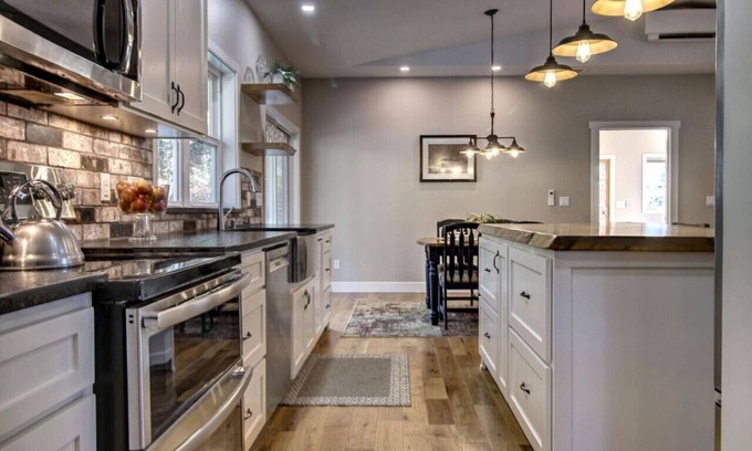 Jacksonville House | Applegate Humbug Hideaway