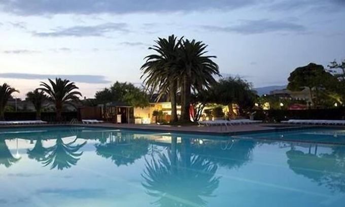Castello d'Empuries Apartment | Appt empuriabrava quiet with Olympic swimming pool, car park, garden