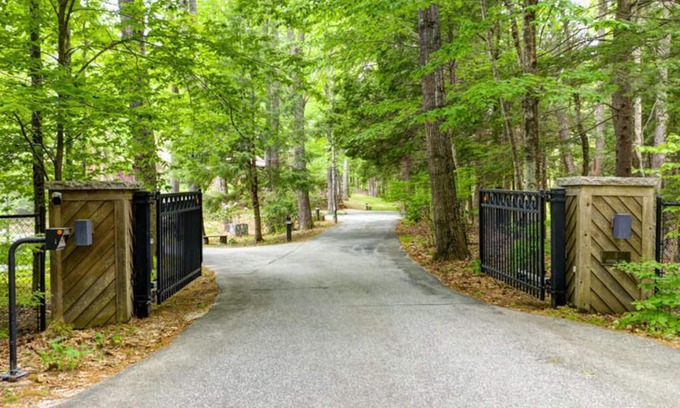 Freeport House | Après Ski inspired home, bespoke pool & tennis court!
