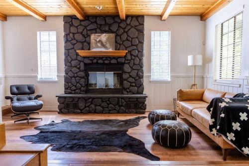 Wrightwood Ski Chalet | Apres-Ski Chalet Mt High Wrightwood Ski Resort