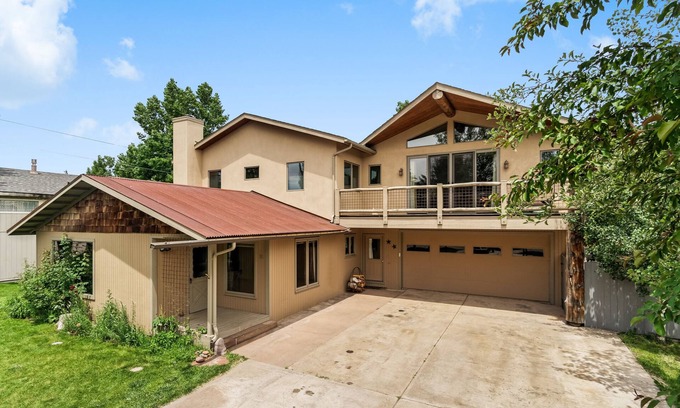 Carbondale House | Apres’ Ski here. Location,location. Spacious,clean,well appointed home. Hot tub.