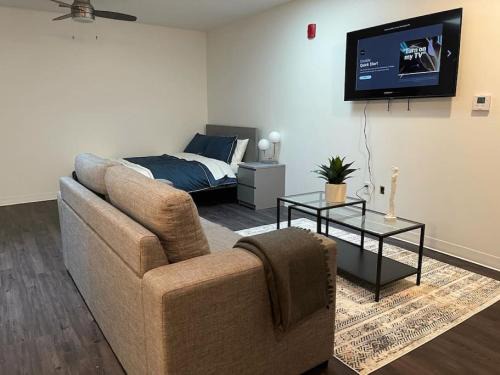 Leavenworth Apartment | Apt 255 Cozy and Sleek Dwelling Min from Ft Leavenworth