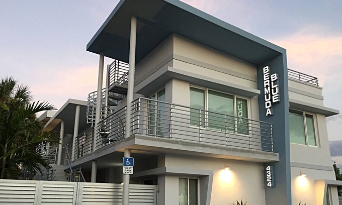 East Fort Lauderdale Apartment | Apt. # 4 Bermuda Blue Beach Club (1/1)