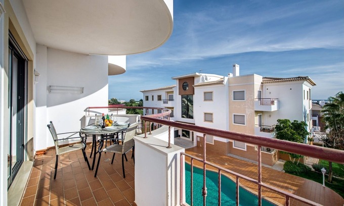 Telheiro Apartment | Apt. Amigas, with access to the communal pool
