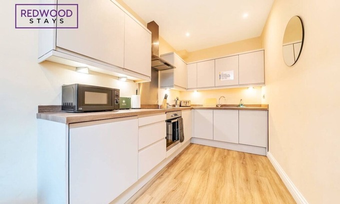 Basingstoke Apartment | Apt Basingstoke Town Center + Netflix + FREE Wi-Fi