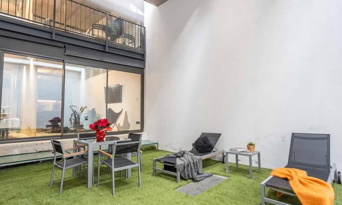 Sant Gervasi Apartment | Apt. close to center w/shared patio & garden