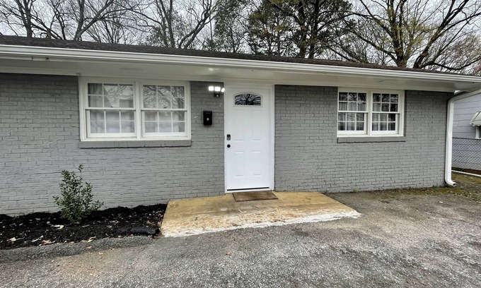 Dunean House | Apt. near Downtown Greenville (2BR/1BA, 3 beds)
