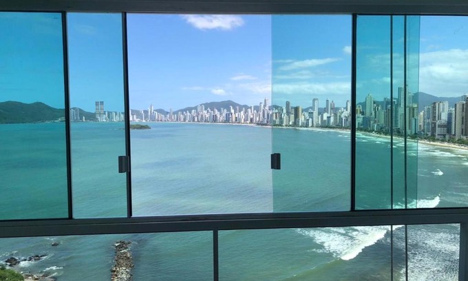 Pioneiros Apartment | Apto com vista deslumbrante, com piscina e garagem!