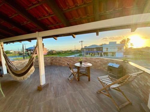 Laguna Apartment | Aptos exclusivos com varanda ou terraço com Pôr do sol, cozinha privativa e equipada, Wi-Fi 600MBs, a 700m da praia de Itapirubá e 1km da BR-101