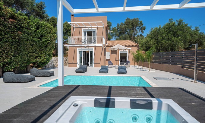 Pesada Villa | Aqua View Villa in "Pessada" 5min From Beach