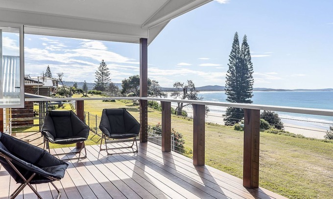 Brooms Head House | Aqua Vista - Beach Front Location