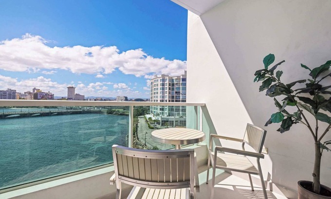 Puerta de Tierra Apartment | Aqua Vista | Modern & Waterfront in Best Location
