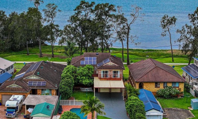 Tuggerawong House | Aqua Vista Retreat