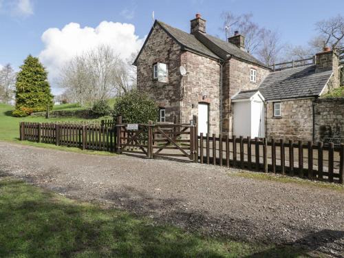 Llanvair Kilgeddin House | Aqueduct Cottage