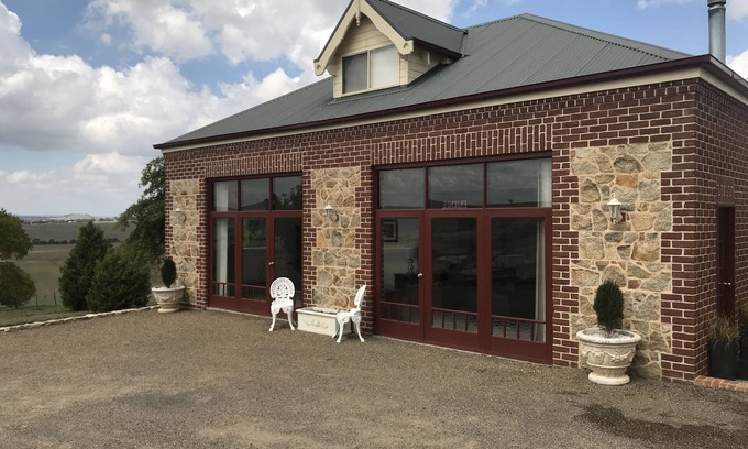 Parkesbourne House | *Arabella Guest House*