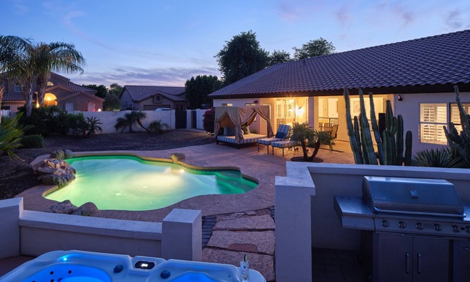 Arabian Crest Cottage | Arabian Nights - Private Pool - Hot Tub - Games!