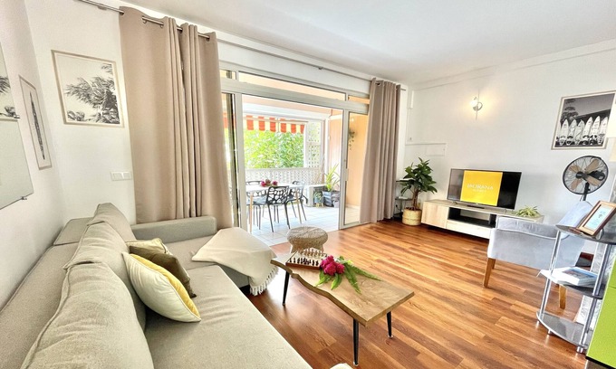 Paea Condo | Arahea Lagoon flat, beachfront with pool facing the sunset, Wi-Fi - A/C
