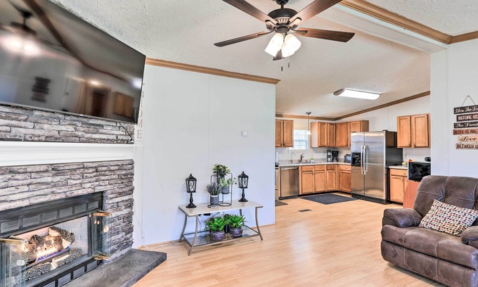 Minnesott Beach House | Arapahoe Home w/Fireplace Near Deer Hunting