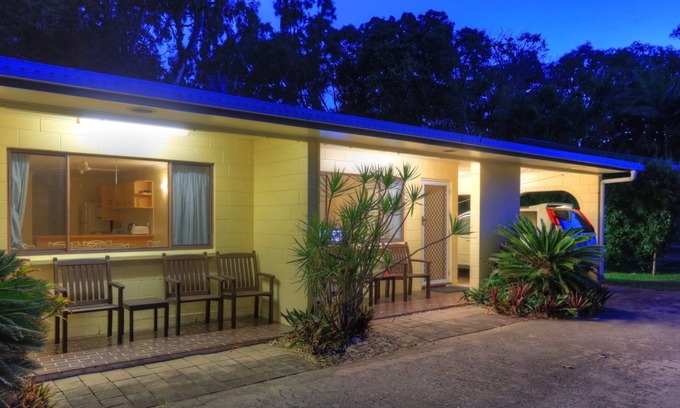 Arcadia Apartment | Arcadia Palms 2 - Tasteful and light-filled apartment just steps to Alma Bay, with complex pool