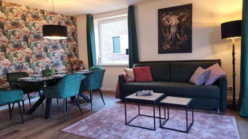 Geesthacht Apartment | ARCHIPEL - Balkon - nahe Hamburg - Lounge - Smart TV - Parking