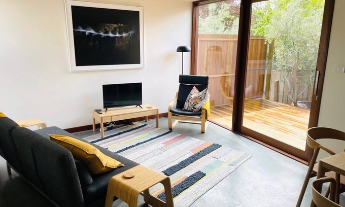 South Hobart House | Architect-Designed Studio Retreat in Prime South Hobart