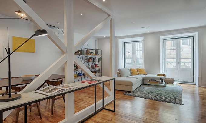 Misericordia Apartment | Architectural Gem in Bica