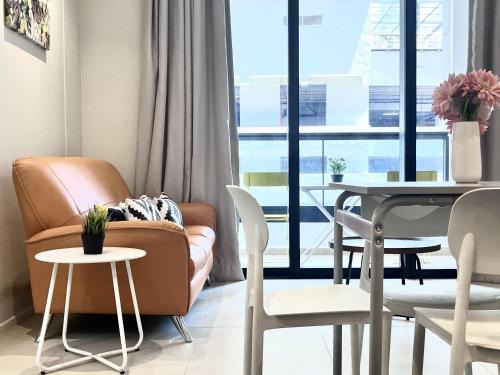Mont Kiara Apartment | Arcoris SOHO by Cj