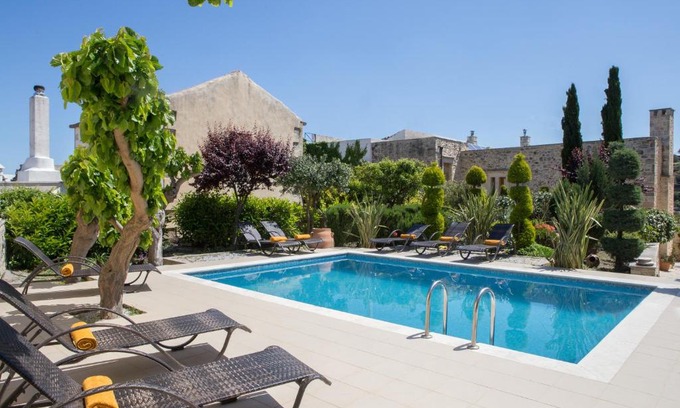 Argyroupoli Hotel | Arcus Suites