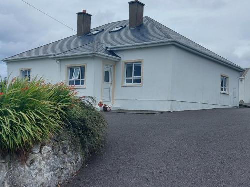 Bunbeg House | Ard an Phíobaire