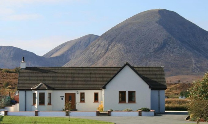 Broadford Villa | Ardmore luxury self catering cottage