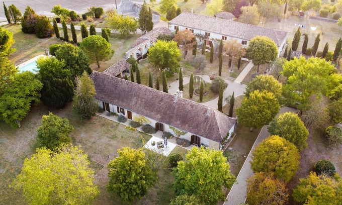 Le Cler House | Are you dreaming of a peaceful vacation with French flair? Then this charming, spacious stone house