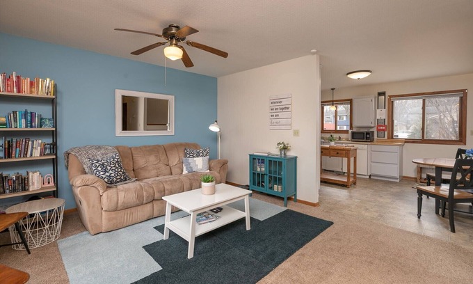 Rochester House | Are you traveling to Rochester? Be our guest!