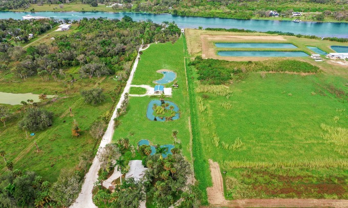Alva Other | Aria Oasis~King Bed, Privacy, Ponds, Cows, Luxury. Weddings, Events, Retreats!