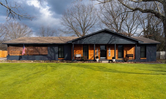 Athens House | Ariel’s Farm Manor