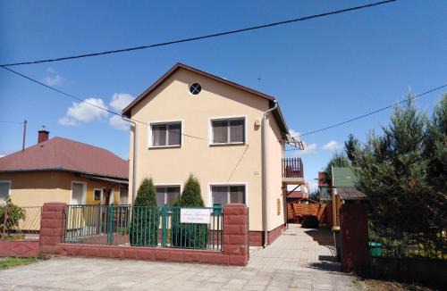 Zsorifurdo Apartment | Arinza Apartman Vendégház