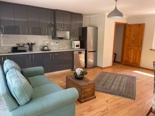 Hout Bay Apartment | Aristea garden unit- amazing mountain views