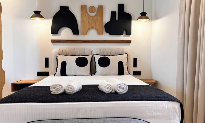 Tripiti House | Aristotle Suites, Avgi
