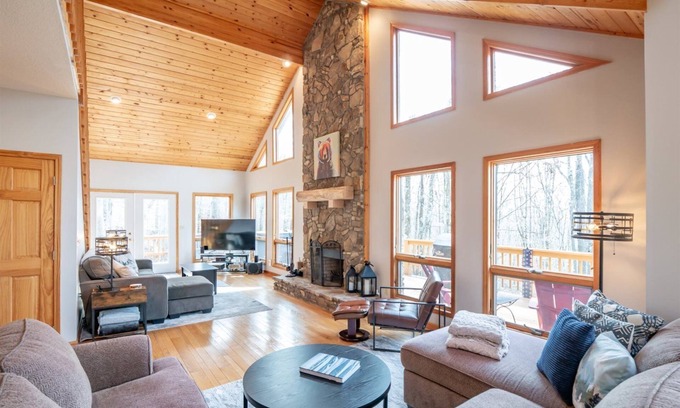Davis House | Ark Escape - 1731 Cabin Mountain Road