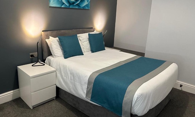 Basingstoke House | Arlan House, Central Basingstoke Hotel
