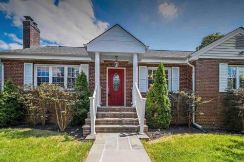 Arlington House | Arlington, VA for Lovers and Friends