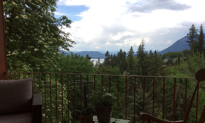 Salmon Arm House | Arm’s Reach. Your home away from home.